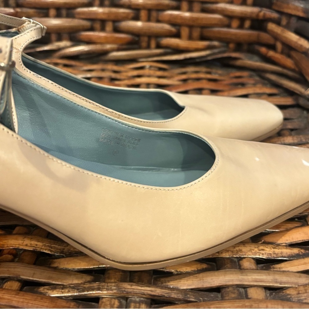 Etienne Aigner Cream Heels with Wooden Block Heel in size 10. Great condition! - Picture 4 of 15